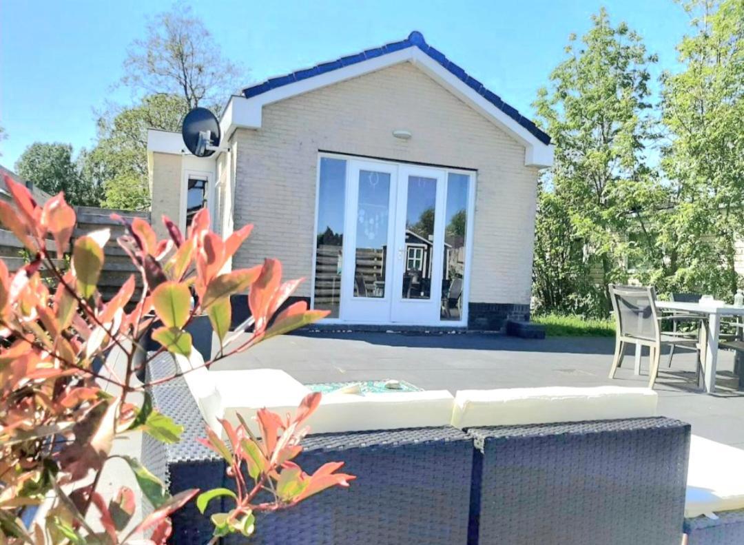 Dirkshorn Huisje Britt Met Grote Tuin En Veel Privacy מראה חיצוני תמונה